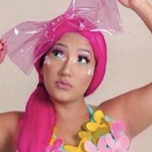 Eduarda Alves, 28 (Pop Singer)