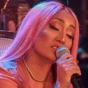 Eduarda Alves, 28 (Pop Singer)