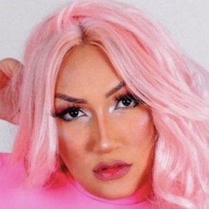 Eduarda Alves, 28 (Pop Singer)