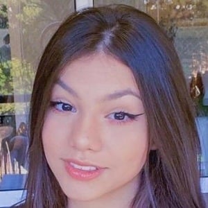 Eduarda Moraes, 20 (TikTok Star)