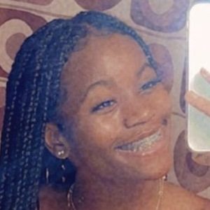 eemmanuellaa, 21 (TikTok Star)