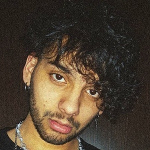 El Cachondo, 25 (YouTube Star)