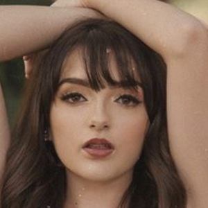 Elaine Haro, 22 (Attrice TV)