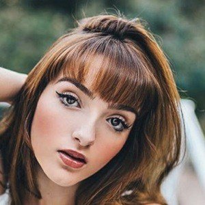 Elaine Haro, 22 (電視女演員)