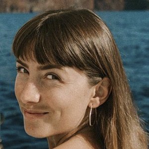 Elayna Carausu, 32 (Star di YouTube)