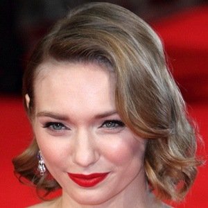 Eleanor Tomlinson, 33 (Actriz de Cine)