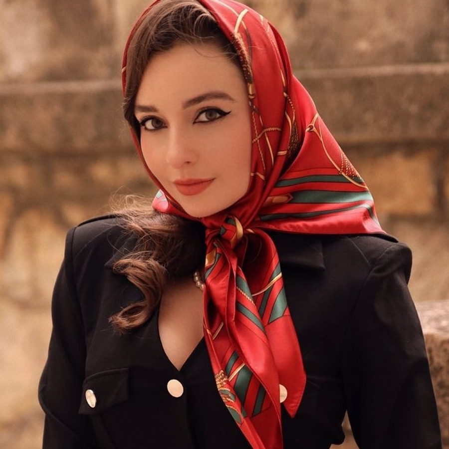 Elena Deligioz, 31 (Instagram Star)