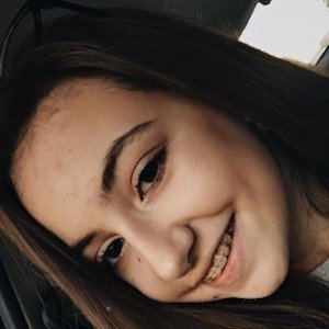 Elena Hasna, 24 (Cantante pop)