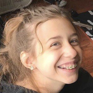 Eliana Jones, 17 (Pop Singer)