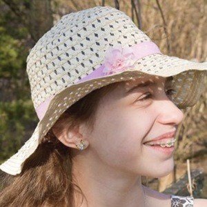 Eliana Jones, 19 (流行歌手)