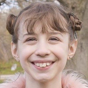 Eliana Jones, 19 (流行歌手)