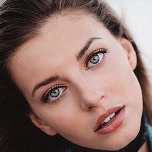 Eliana Jones, 26 (Attrice TV)