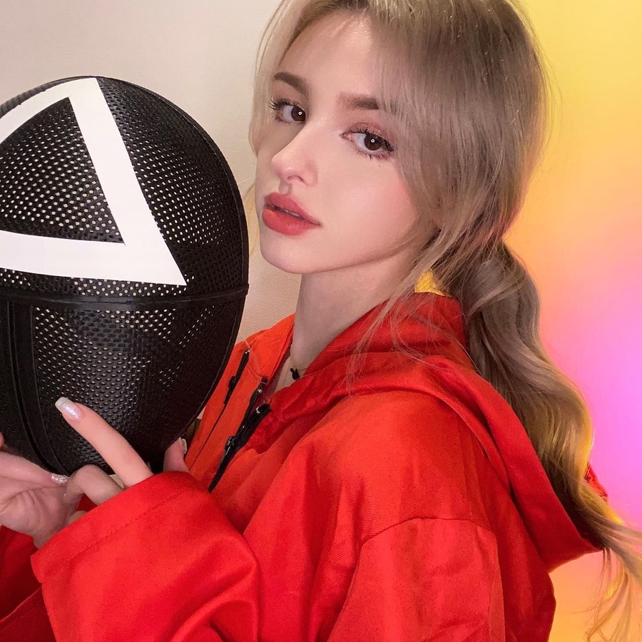 Elina Karimova (YouTube Star) - Age, Birthday, Bio, Facts, Family, Net