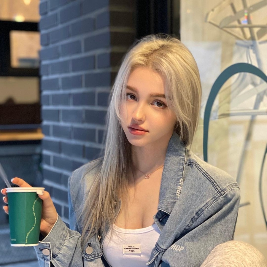 Elina Karimova image 9