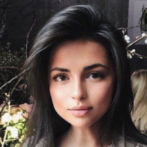 Elina Krupskaya, 29 (Estrella de Instagram)