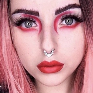 Elina Podporina, 31 (Makeup Artist)