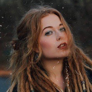 Elise Buch, 31 (YouTube Star)