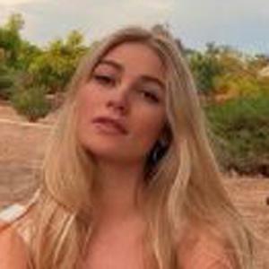 Elissa Deheart, 25 (Star d'Instagram)