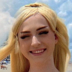 Elissa Kathryn, 22 (TikTok Star)