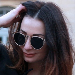 Eliza Armand, 40 (Blogger)