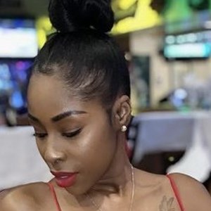 Eliza Reign, 42 (Instagram明星)