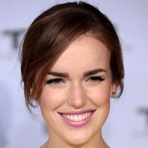 Elizabeth Henstridge, 36 (Attrice TV)