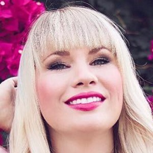 Elizabeth Hugen, 38 (Blogger)