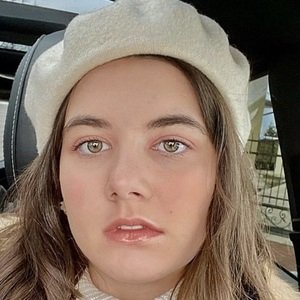 Elizabeth Kiss, 22 (TikTok Star)