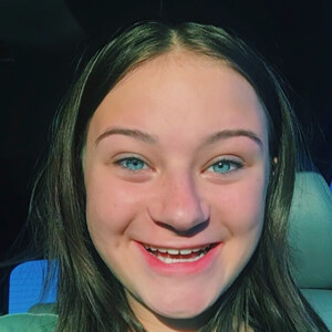 Elizabeth Saunders, 22 (TikTok明星)