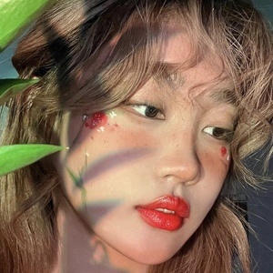 Elizabeth Wan, 21 (TikTok Star)