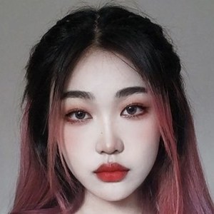 Elizabeth Wan, 21 (TikTok Star)