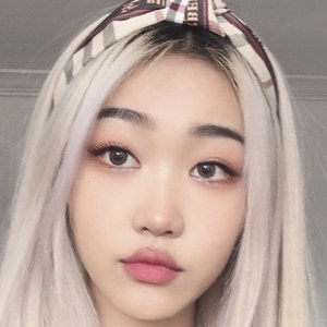 Elizabeth Wan, 21 (TikTok Star)