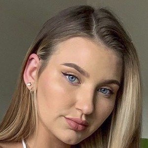 Elizabeth Zaks, 29 (Instagram Star)