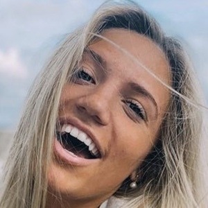 Ella Brooke, 22 (Estrella de TikTok)