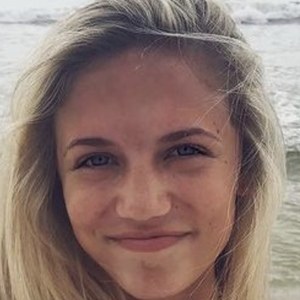 Ella Brooke, 22 (TikToker)