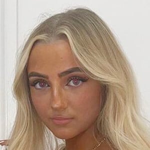 Ella Burke, 23 (TikTok Star)