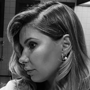 Ella Diniz, 33 (Estrelas do YouTube)