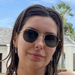 Ella Diniz, 33 (Estrella de YouTube)