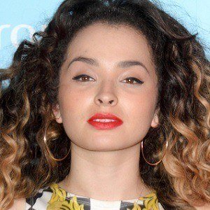 Ella Eyre, 29 (流行歌手)
