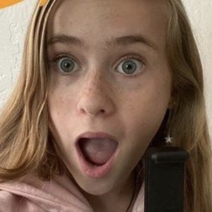 Ella Katherine, 18 (YouTube Star)