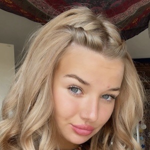 Ella Rose Howes, 19 (Звезда Тиктока)