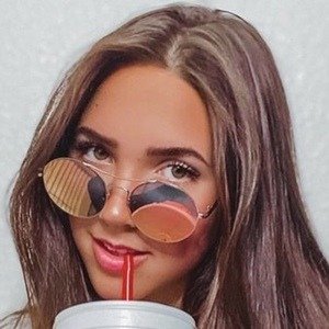 Ella Schnacky, 19 (TikTok明星)