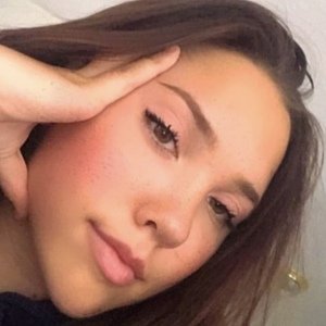 Ella Schnacky, 19 (TikTok Star)