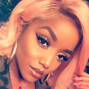 Ellarie, 39 (YouTube Star)