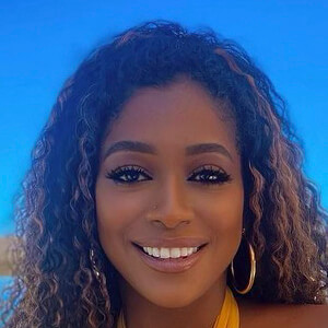 Elle DaCruz, 36 (現實之星)