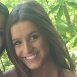 Elle Graves, 24 (TikTok Star)