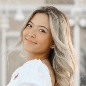 Elle Hahn image 5