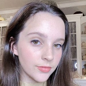 Elle Mulvaney, 23 (Attrice TV)