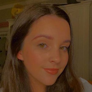 Elle Mulvaney, 23 (TV Actress)