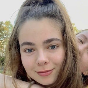 Elle Nicoletti, 23 (YouTube Star)